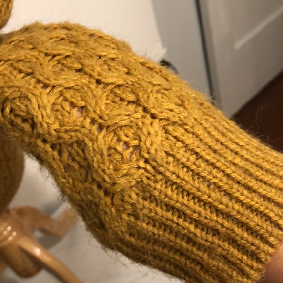 H&M Mustard Yellow Crewneck Cable Knit Sweater-Size Medium - Picture 7 of 8